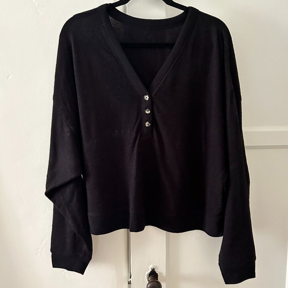 Alo Yoga Alolux Soho Cropped Henley Top Long Sleeve